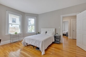 24 Bentley St in Boston, MA - Building Photo - Building Photo