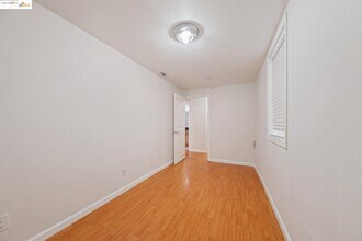 1406 9th St in Alameda, CA - Foto de edificio - Building Photo