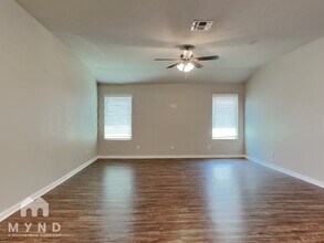8282 Phantom Fld in San Antonio, TX - Building Photo - Building Photo