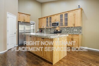 3945 N Waterloo Way in Boise, ID - Building Photo - Building Photo