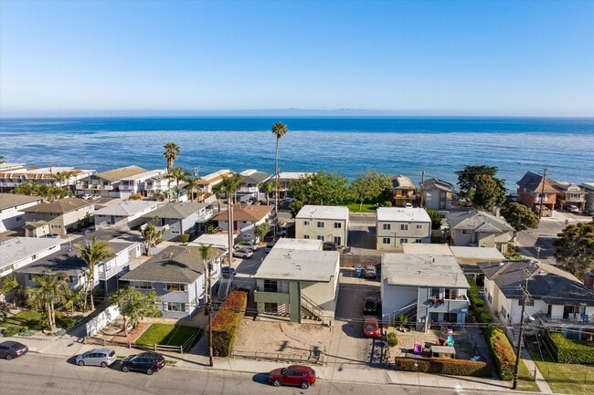 6685 Sabado Tarde Rd in Goleta, CA - Foto de edificio - Building Photo