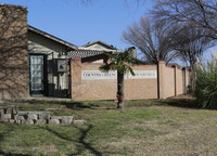 Country Greene Townhomes in Hurst, TX - Building Photo - Building Photo