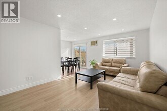 1497 Bayswater Crescent in Windsor, ON - Building Photo - Building Photo