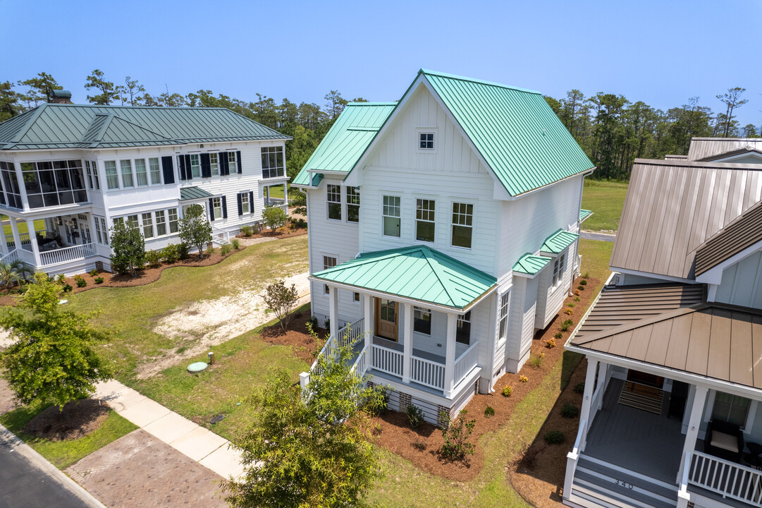 350 Harborside Dr in Oriental, NC - Foto de edificio