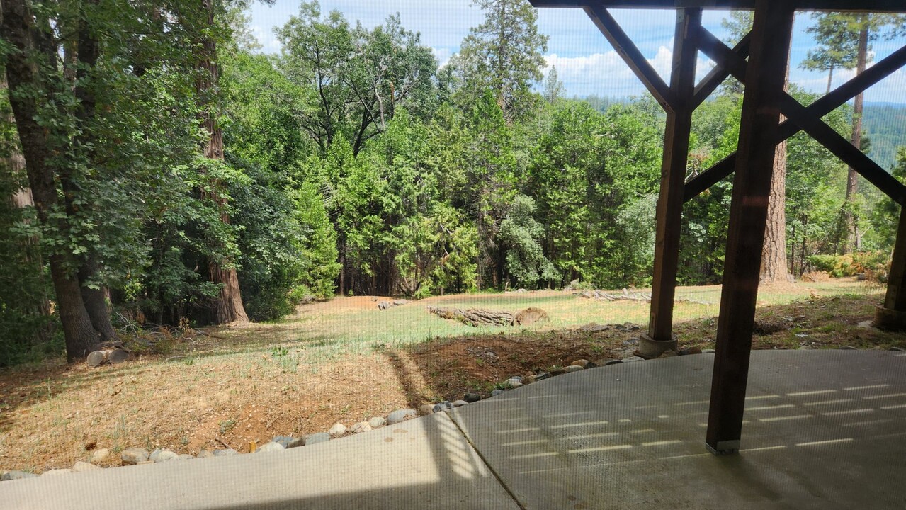 13897 Highland Dr in Grass Valley, CA - Building Photo