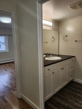 1653 Oak Bay Ave in Victoria, BC - Building Photo - Building Photo