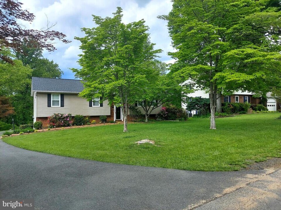7034 Stafford St in Warrenton, VA - Building Photo