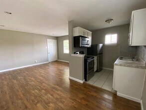 4950 Live Oak St in Dallas, TX - Building Photo - Building Photo