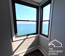 6325 N Sheridan Rd, Unit 2003 in Chicago, IL - Foto de edificio - Building Photo