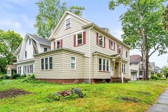 19 Genesee Park Blvd in Rochester, NY - Building Photo - Building Photo