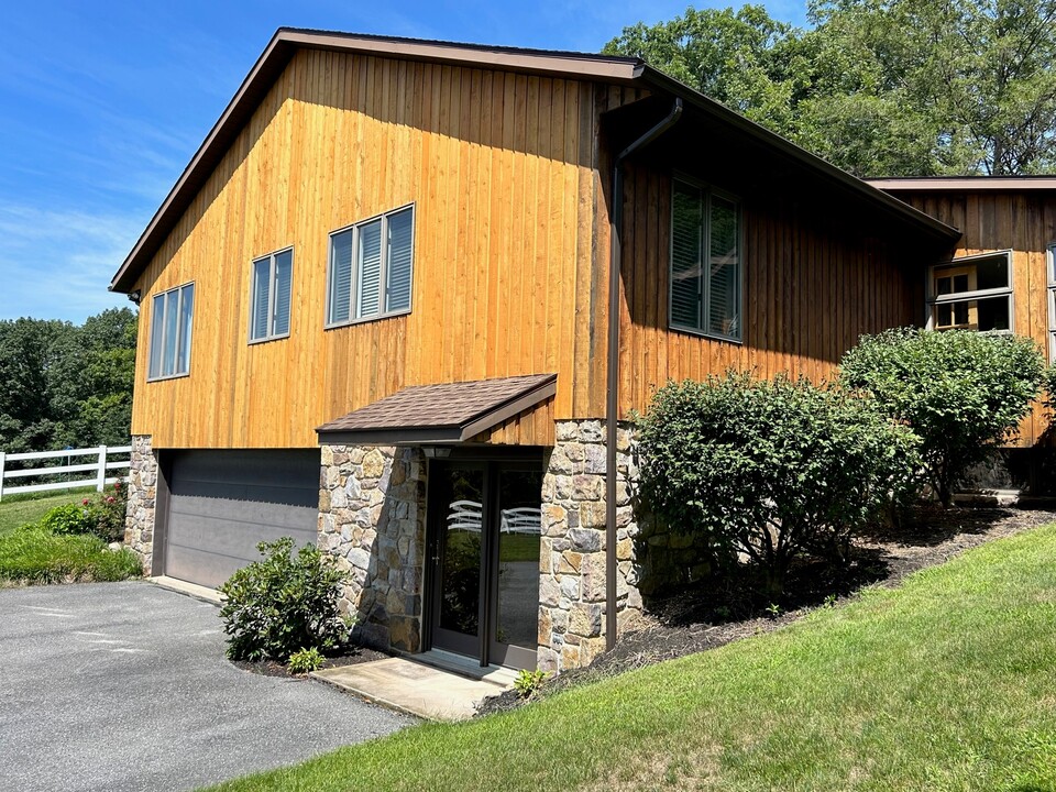 4600 Irish Creek Rd in Bernville, PA - Building Photo