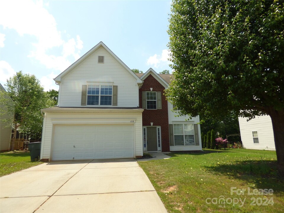 132 Meandering Way Ln in Mooresville, NC - Building Photo