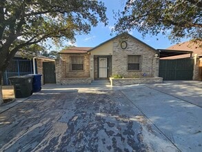 1506 Drake St in Laredo, TX - Building Photo - Building Photo