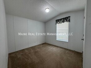670 Benton Ave in Winslow, ME - Building Photo - Building Photo