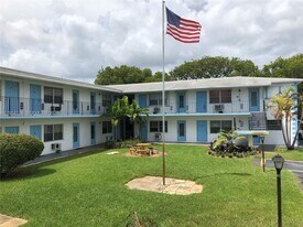 1836 Arthur St in Hollywood, FL - Building Photo