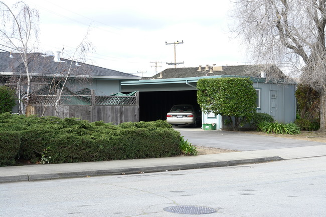 1570-1580 Lago St in San Mateo, CA - Building Photo - Building Photo