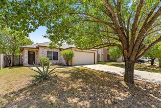 7601 Marble Crest Dr in Austin, TX - Building Photo - Building Photo