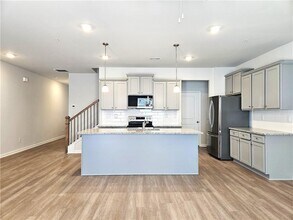 338 Lanier Cir in Woodstock, GA - Foto de edificio - Building Photo