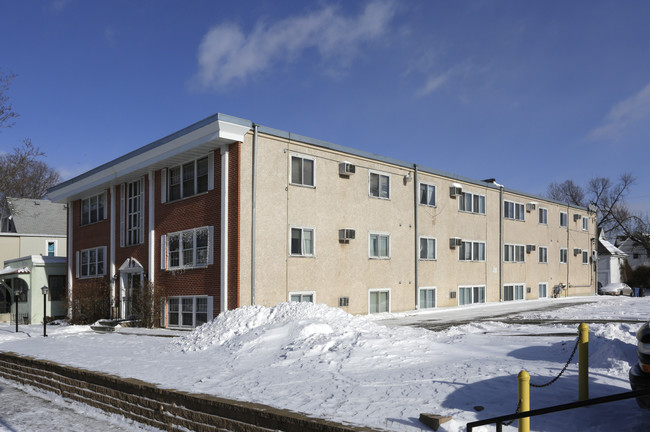 Pleasant Villa Apartments in Minneapolis, MN - Foto de edificio - Building Photo