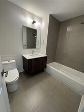1938 Jackson St, Unit 302 in Hollywood, FL - Building Photo - Building Photo