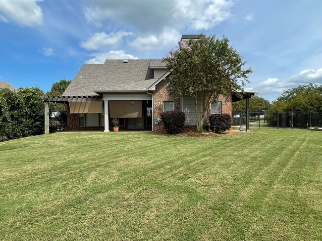 property at 5580 Hollister Dr