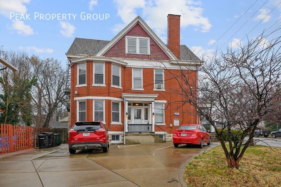 2549 University Ct in Cincinnati, OH - Foto de edificio