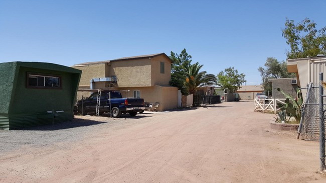 Tonos Mobile Home Park in Surprise, AZ - Foto de edificio - Building Photo