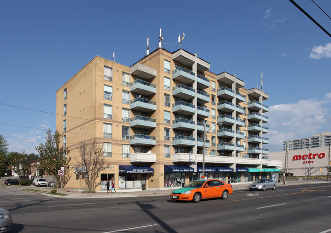 Bathurst Place in Toronto, ON - Building Photo - Building Photo