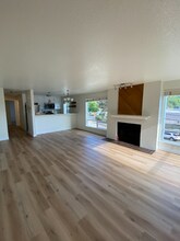 1404 W Boston St in Seattle, WA - Building Photo - Building Photo