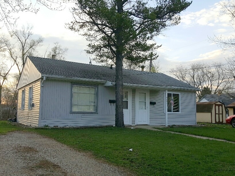 5631 Walker Ave in Loves Park, IL - Foto de edificio
