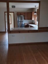 23 S Main St in Falls City, OR - Foto de edificio - Building Photo