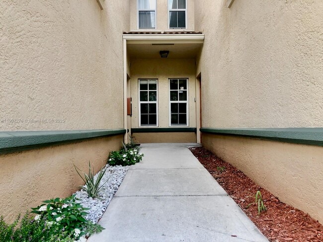 2532 Centergate Dr in Miramar, FL - Building Photo - Building Photo