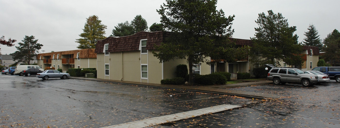 Valley Brook Apartments in Salem, OR - Building Photo