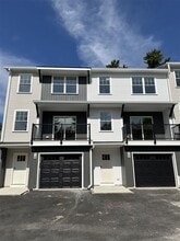 Boulder Way in Manchester, NH - Foto de edificio - Building Photo