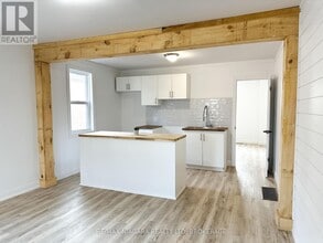 233 Pelham Rd in St Catharines, ON - Building Photo - Building Photo
