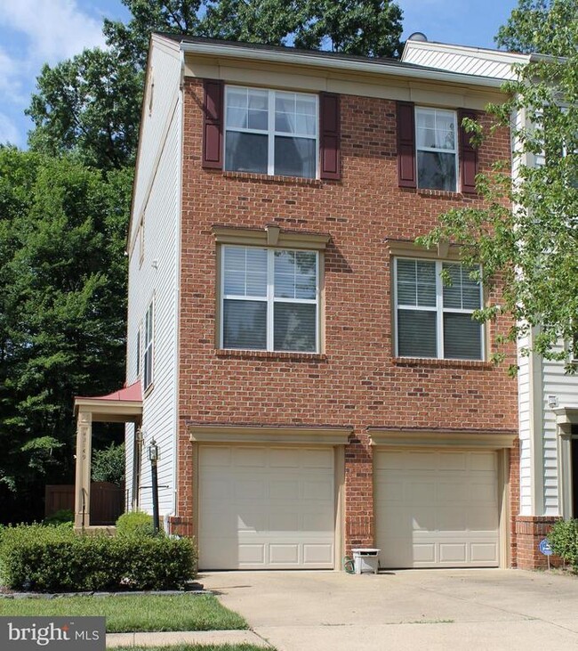 property at 43149 Huntsman Square