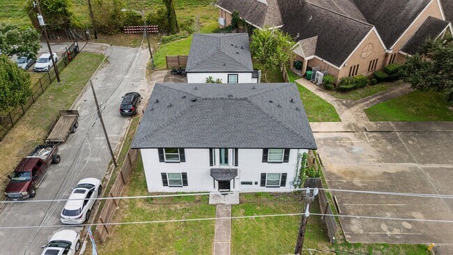 4301 Chartres St, Unit 3 in Houston, TX - Building Photo - Building Photo