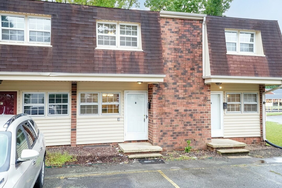 718 Shawnee Dr in Burlington, NC - Building Photo