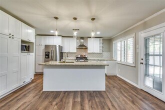 1600 West Shore Dr in Richardson, TX - Building Photo - Building Photo