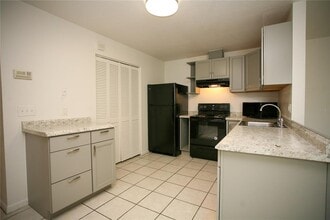 1421 NW 6th Pl in Gainesville, FL - Building Photo - Building Photo