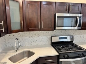 220 S 8th St in Newark, NJ - Building Photo
