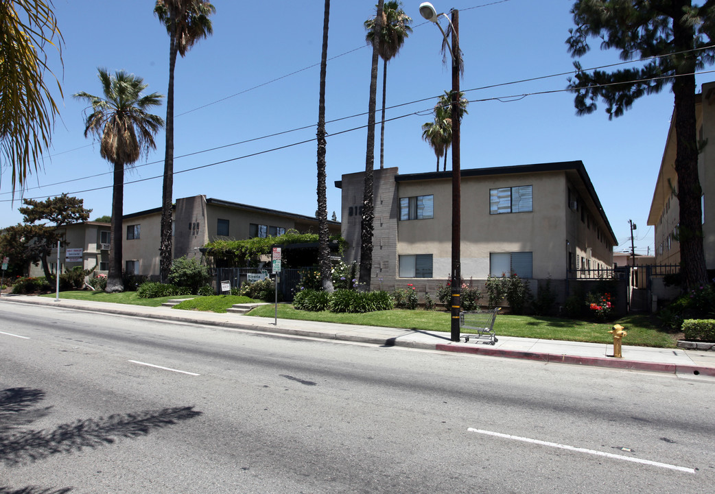 Riviera Palms in West Covina, CA - Building Photo