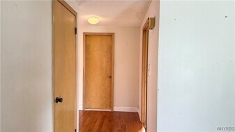 2547 William St in Buffalo, NY - Building Photo