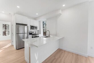 306 Varick St in Jersey City, NJ - Building Photo - Building Photo