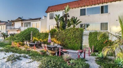 6615 Pacific Ave in Playa Del Rey, CA - Building Photo - Building Photo