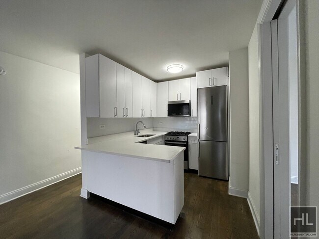 EAST 35 STREET in New York, NY - Foto de edificio - Building Photo