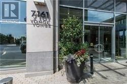 7161-7161 Yonge St in Markham, ON - Building Photo - Building Photo
