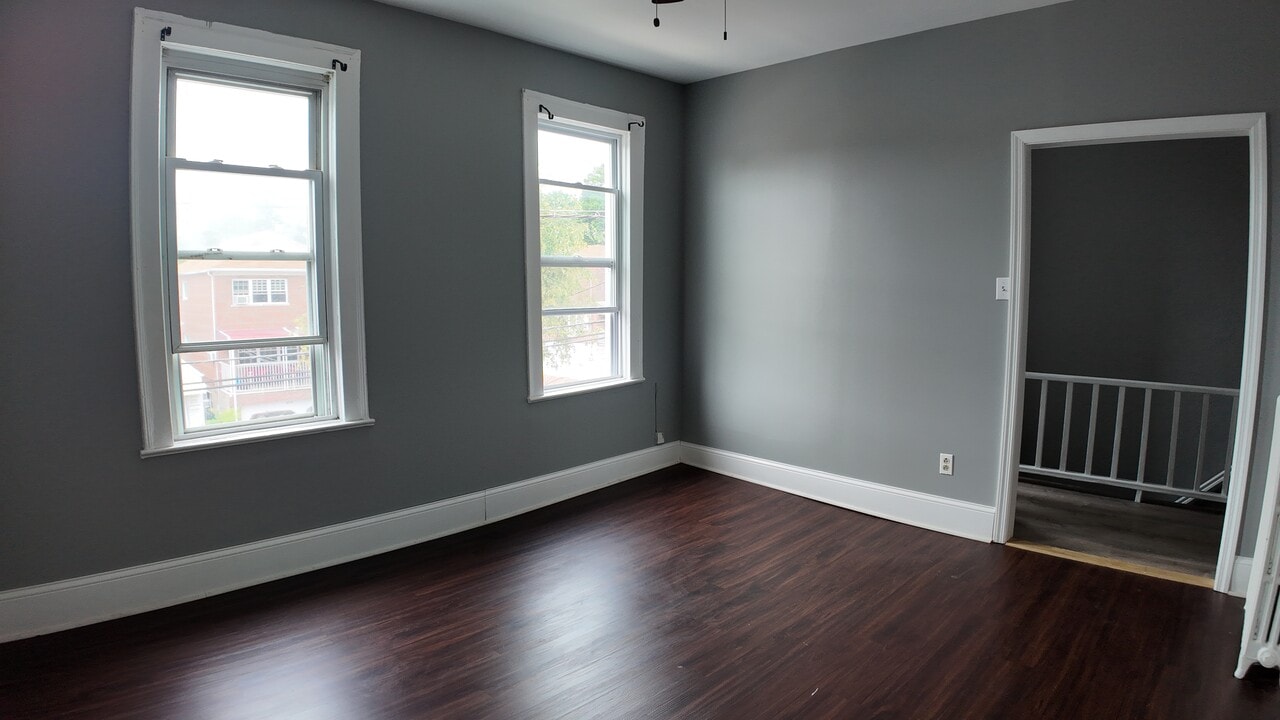 2732 Fish Ave, Unit 2 in Bronx, NY - Building Photo