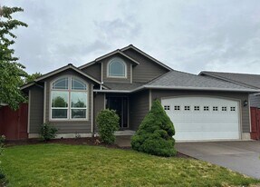 704 NE Breezy Way in Albany, OR - Building Photo