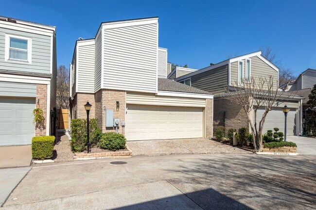 1829 Bering Dr in Houston, TX - Building Photo - Building Photo